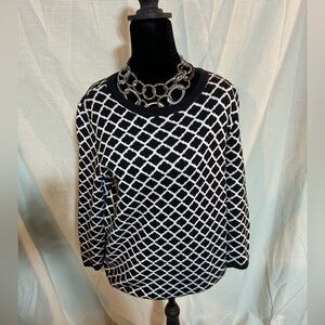 Black and White Geometric Sweater Liz Claiborne Size Small